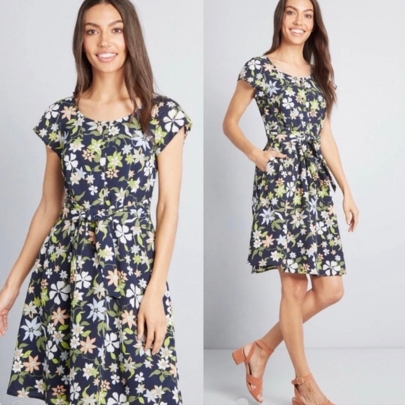 ModCloth Befits Your Brilliance Cap Sleeve Floral Dress Waist Tie Navy Blue - Picture 1 of 14